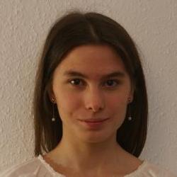  Eszter  Szekely
